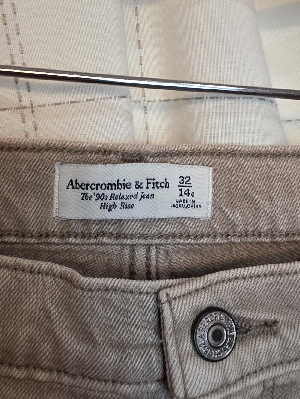 Abercrombie High Rise 90s Relaxed Jean - Picture 4 of 5